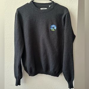 Golf Attire | Pull over crew neck sweater.